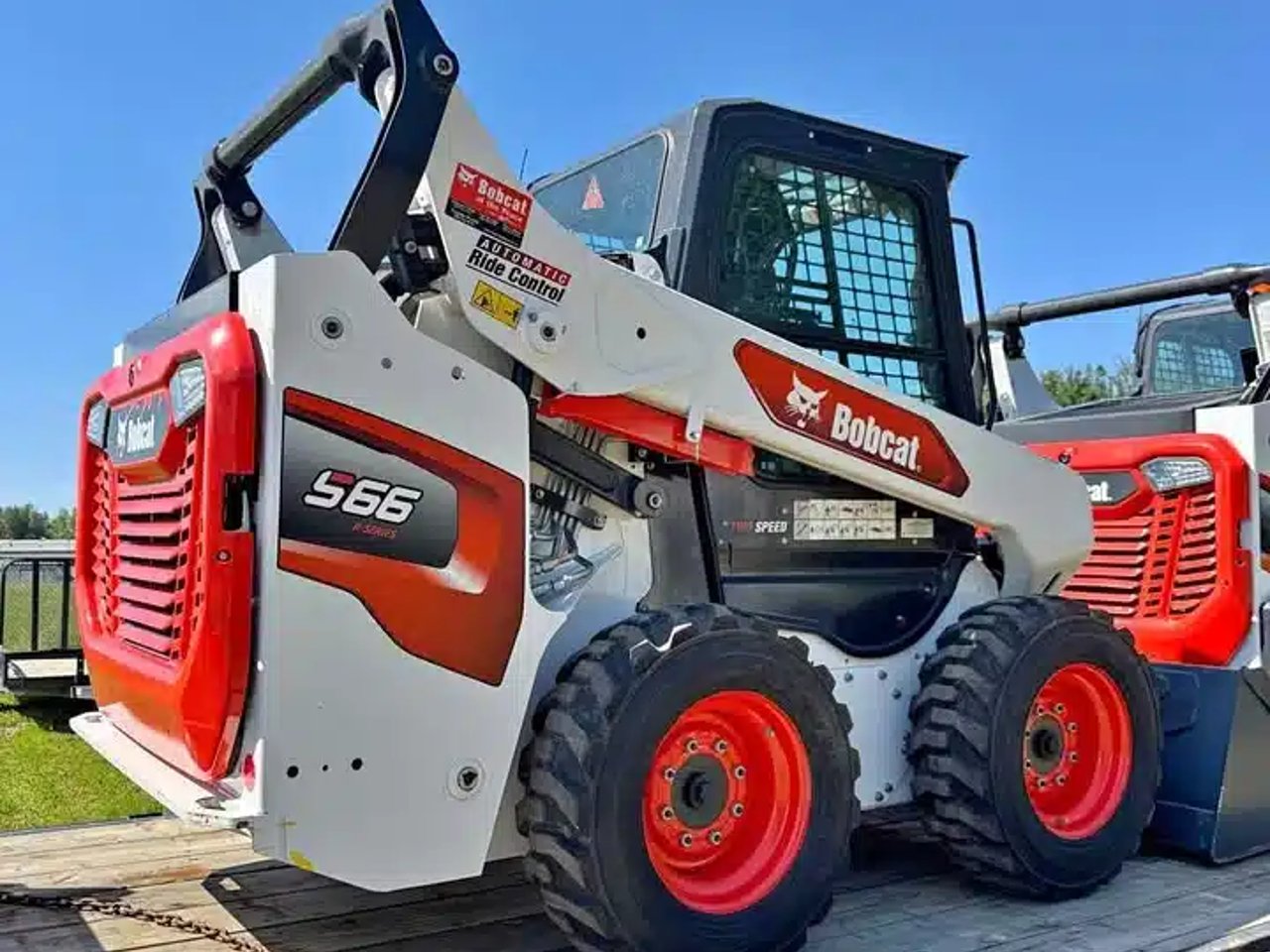 2025 Bobcat S66 chargeuse à direction à glissement