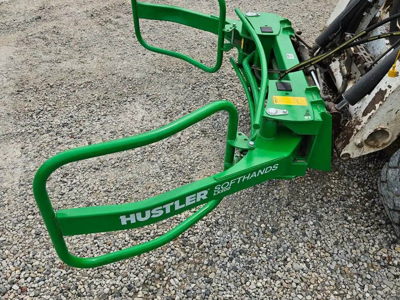 2026 Hustler Equipment SOFTHANDS LX200 Pince à Balle