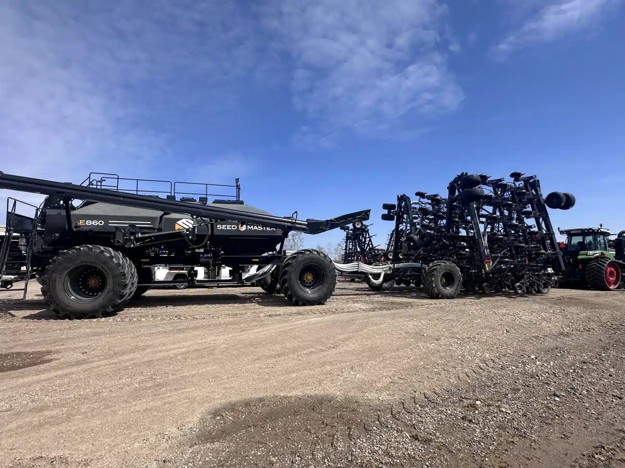 2025 SeedMaster 8012 Wide M Single Knife & E860 Cart Semoir à air