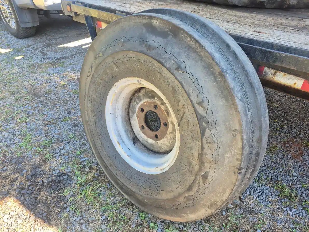 Goodyear 14L-16.1 Pneus et roues