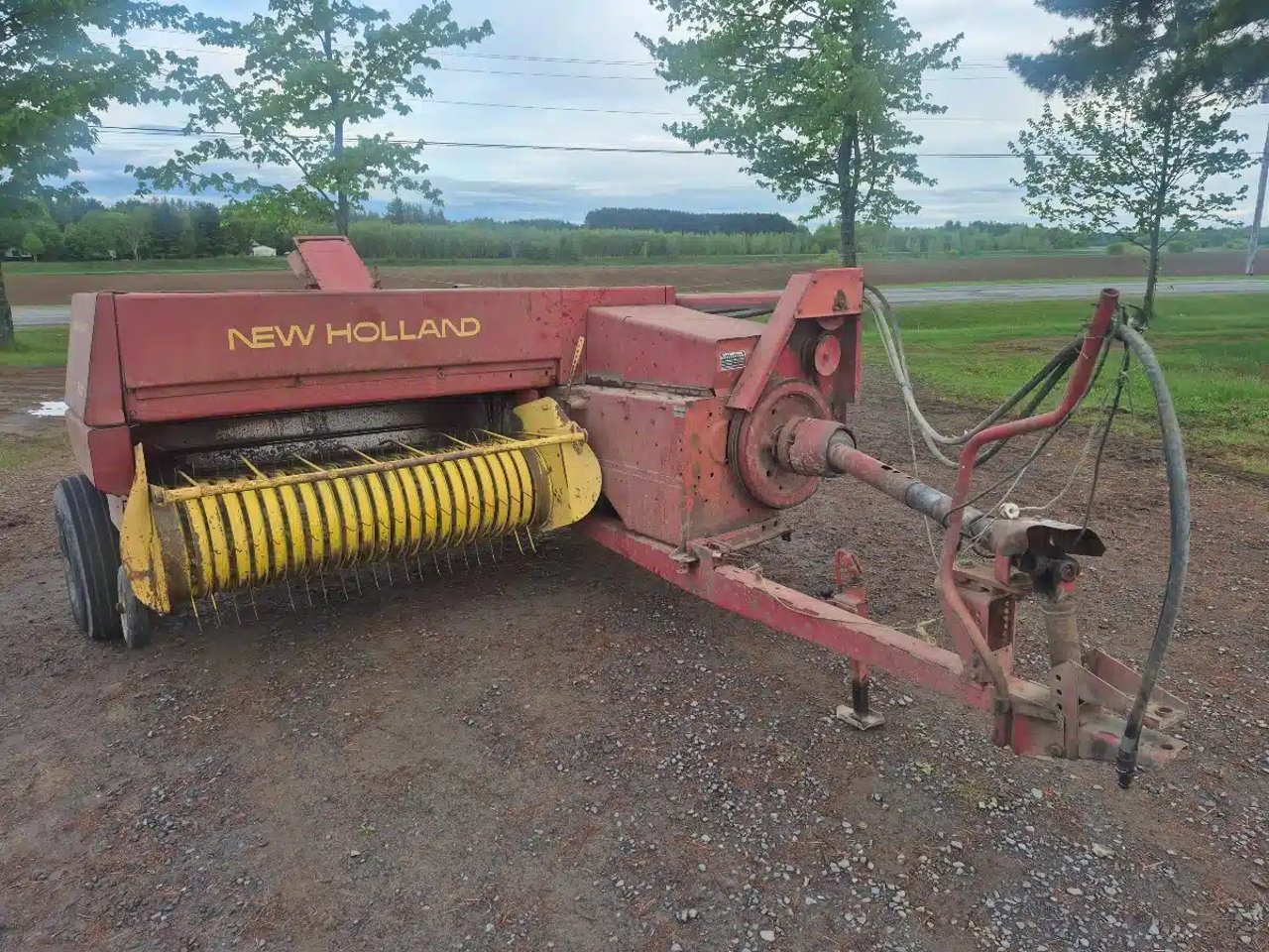 New Holland 320 presse à balle carrée - petite