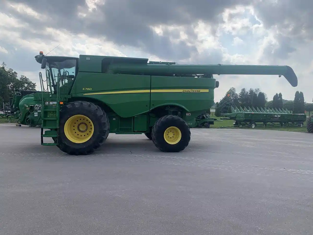 2019 John Deere S780 Batteuse