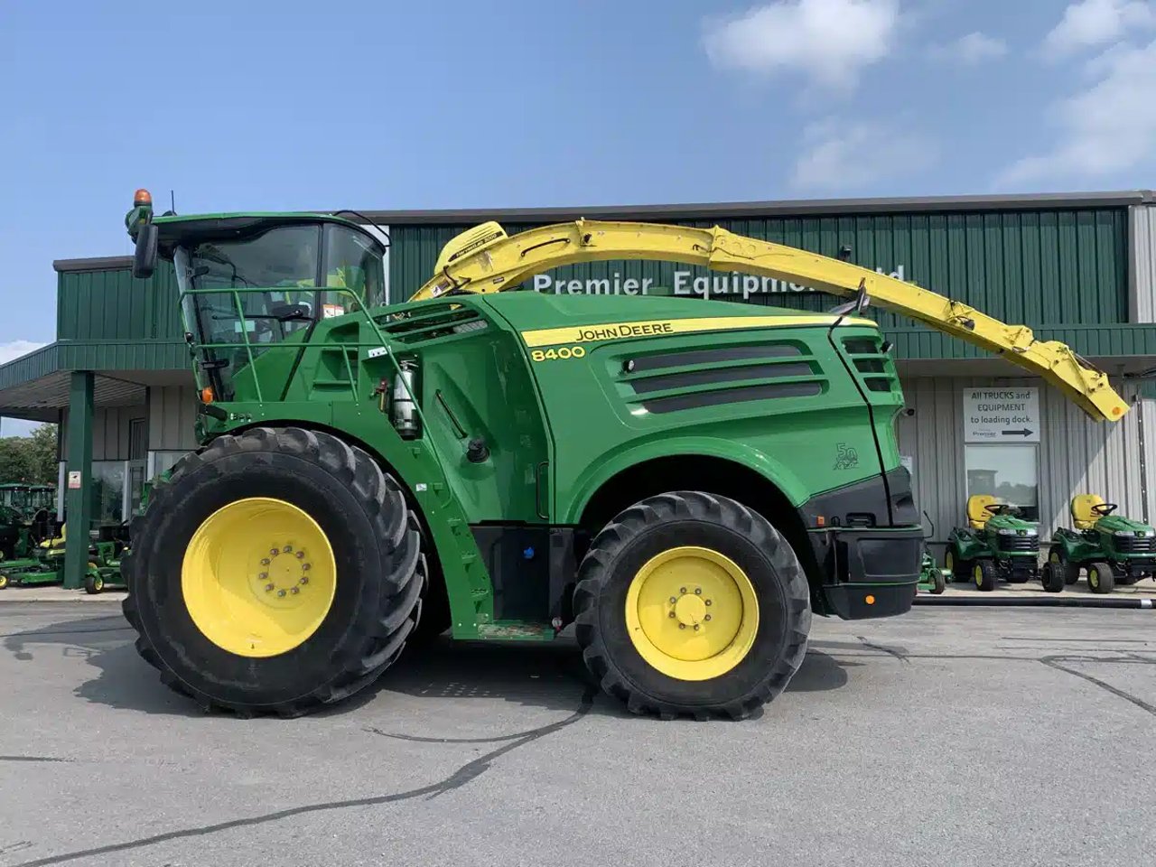 2022 John Deere 8400 Fourragère