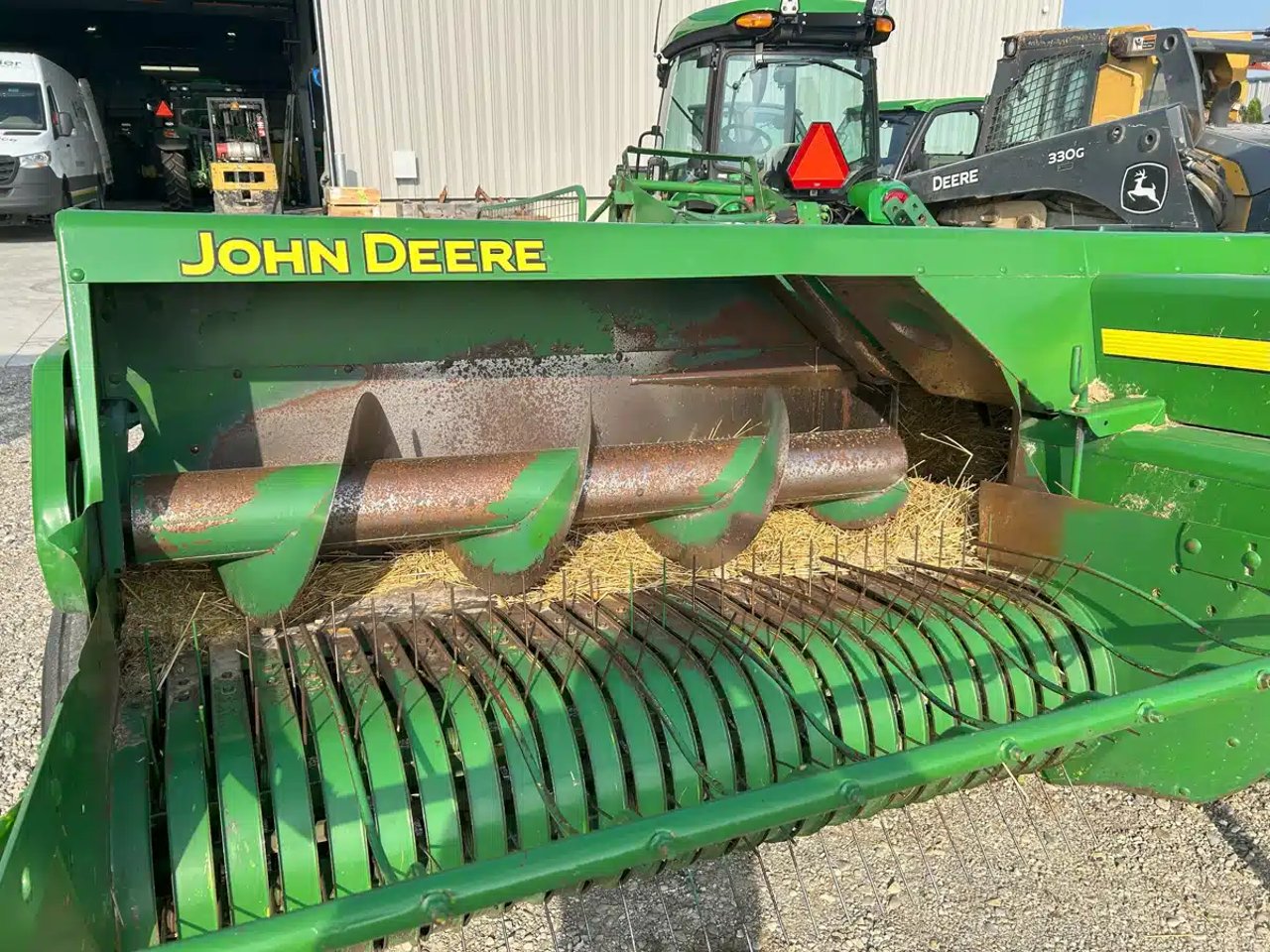 1989 John Deere 338 presse à balle carrée - petite