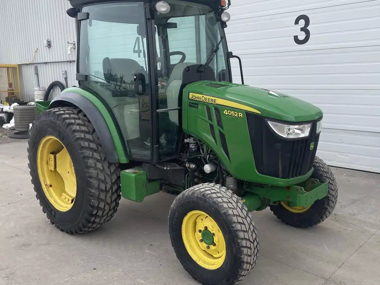 2022 John Deere 4052R Tracteur