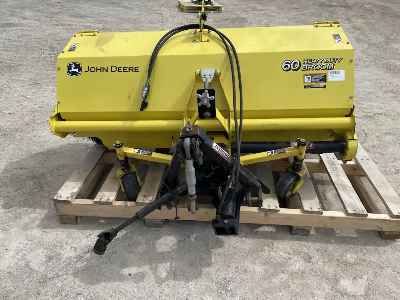 2008 John Deere 60 IN Broom Accessoires
