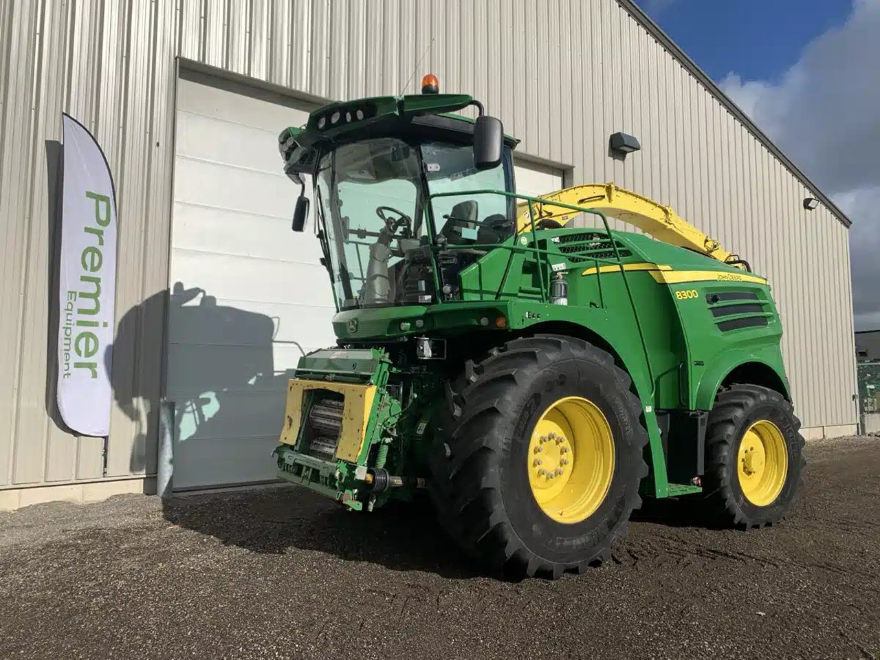 2017 John Deere 8300 Fourragère