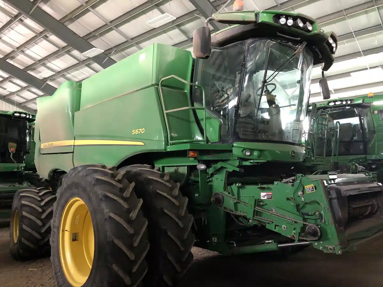 2012 John Deere S670 Batteuse