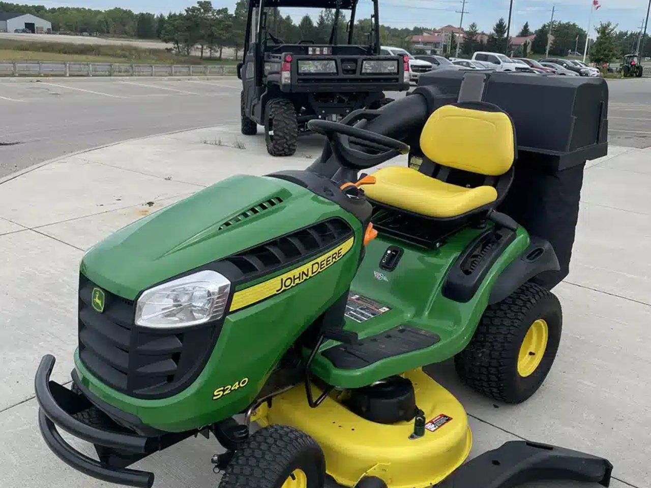 2018 John Deere S240 Tracteur à pelouse