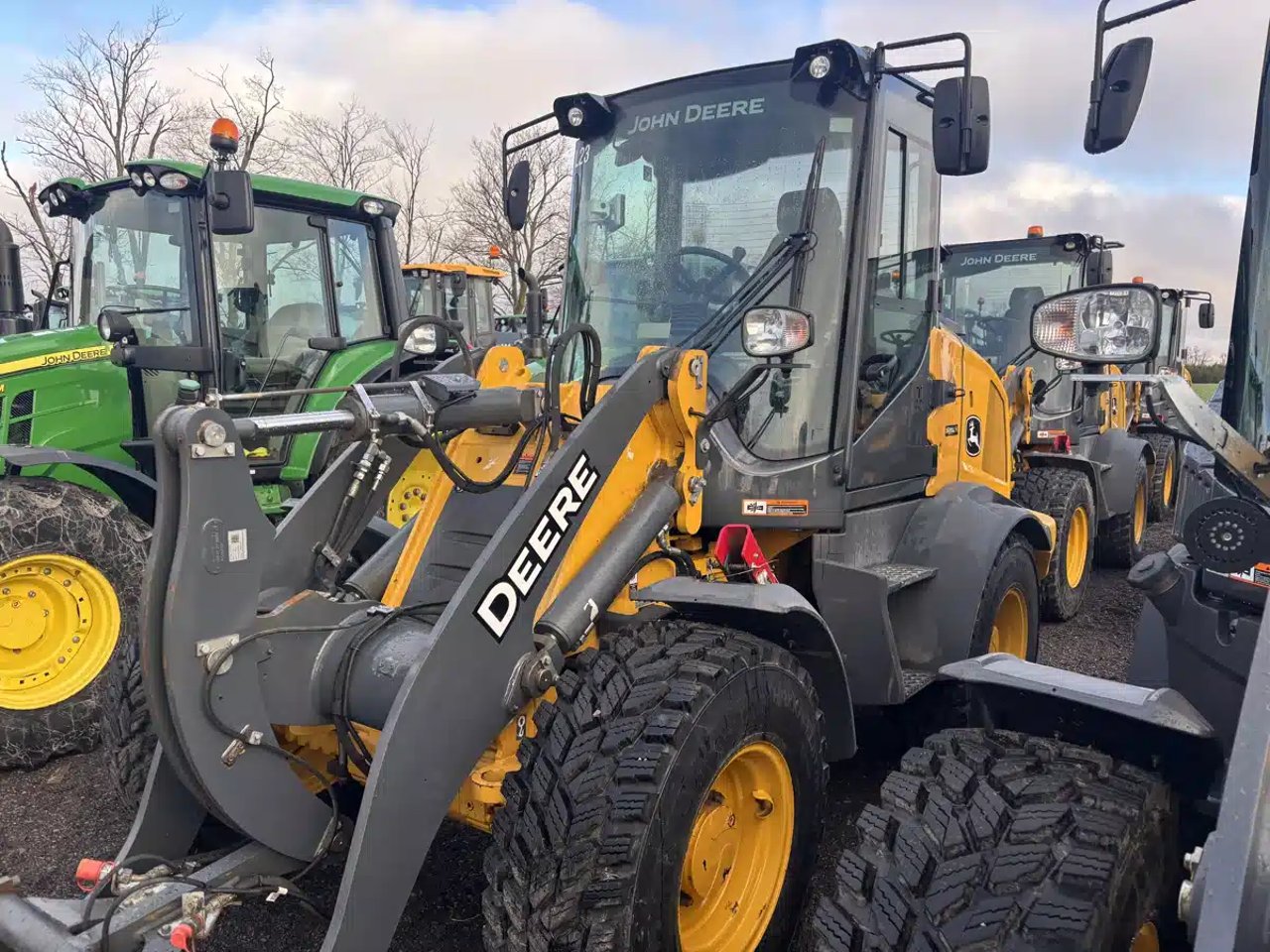 2024 John Deere 324P Tracteur avec chargeur