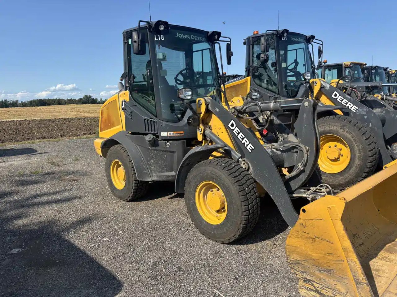 2023 John Deere 244P Tracteur avec chargeur