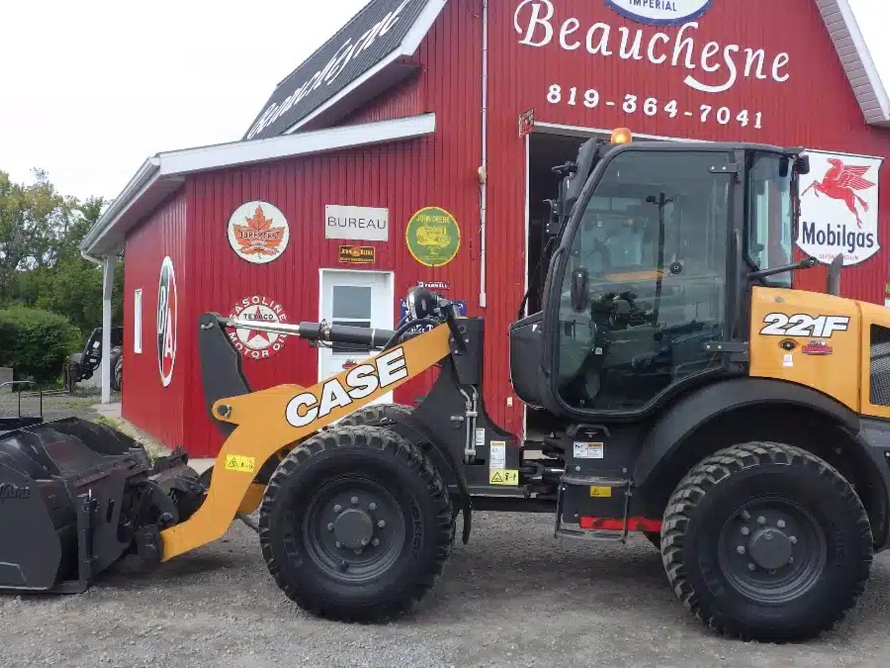 2023 Case 221F Chargeur sur roues