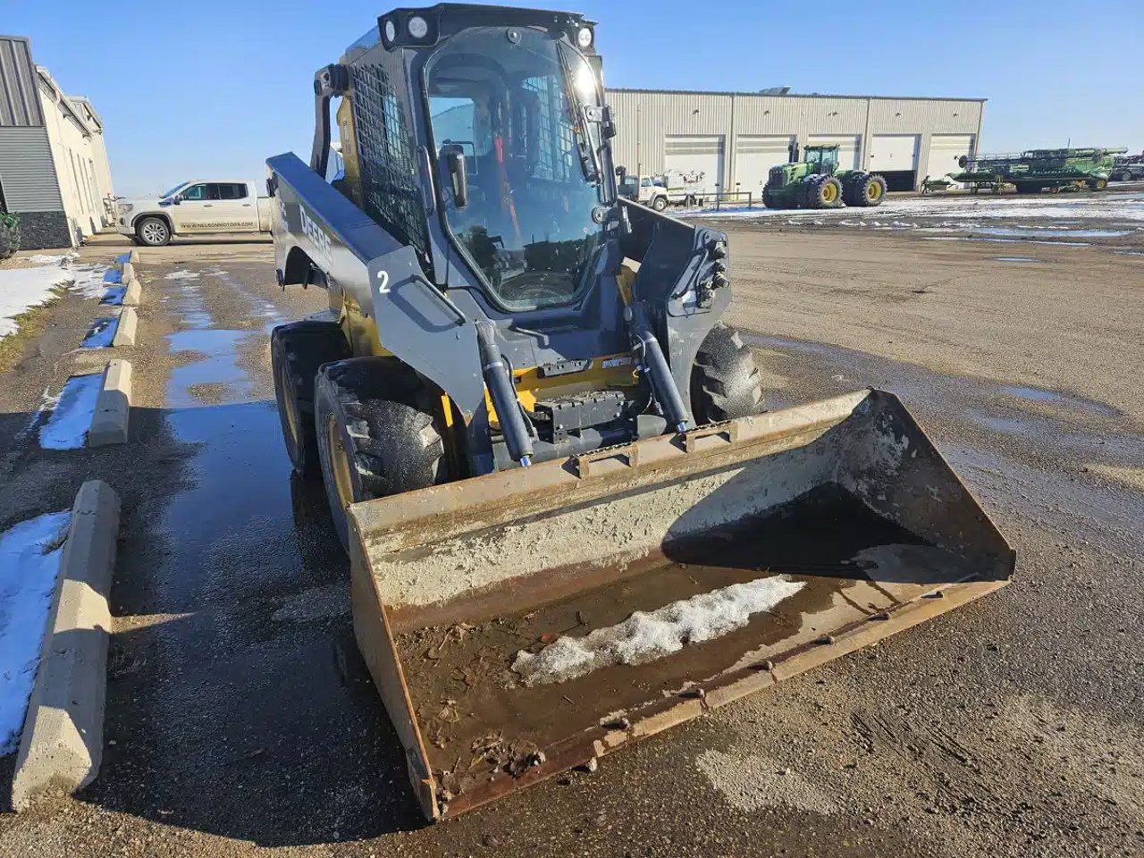 2019 John Deere 330G chargeuse à direction à glissement
