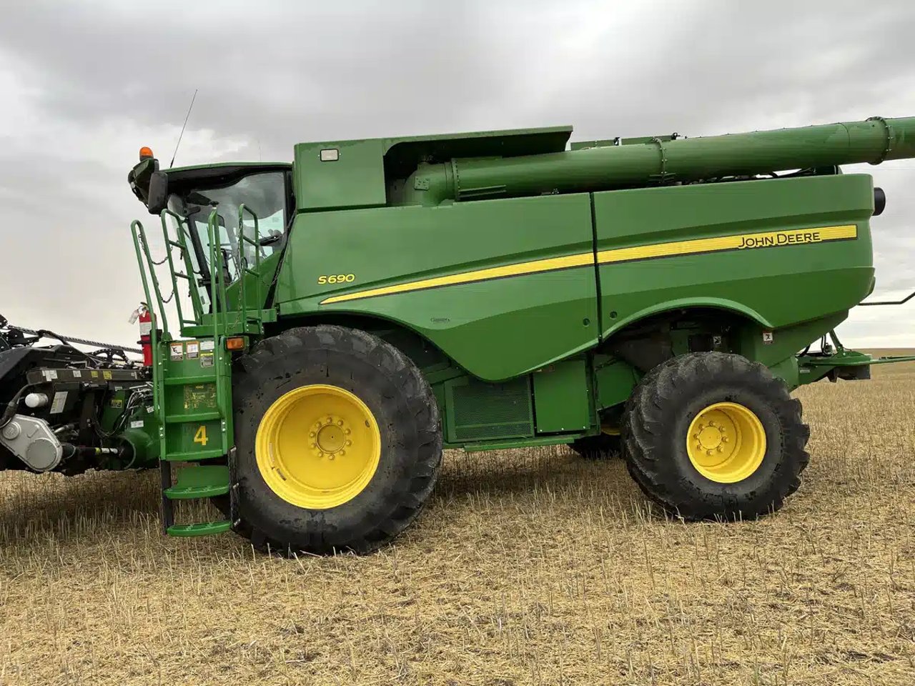 2016 John Deere S690 Batteuse