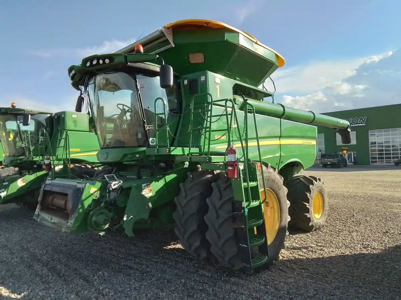 2017 John Deere S690 Batteuse