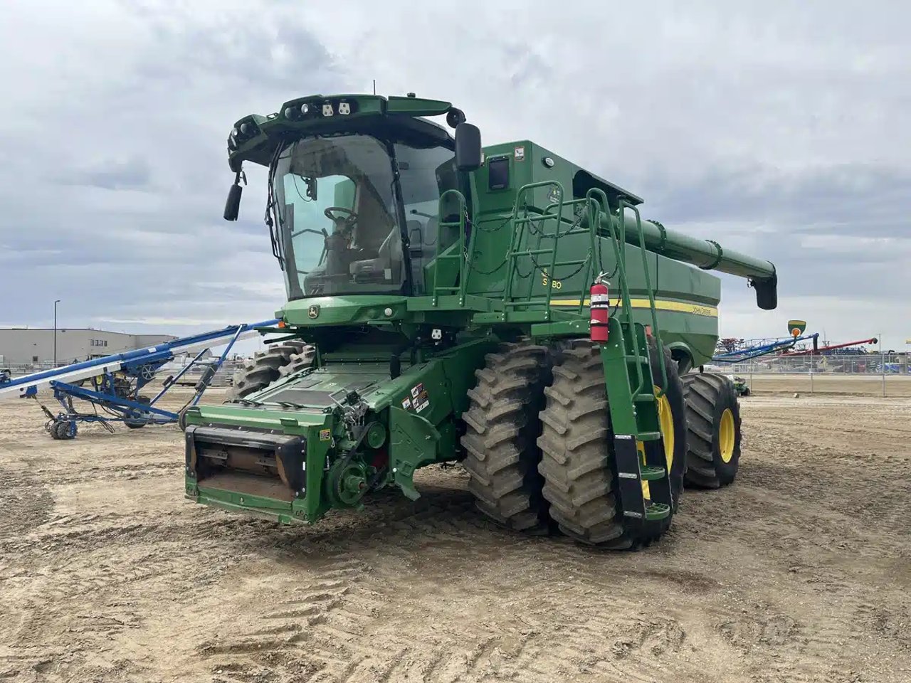 2022 John Deere S780 Batteuse