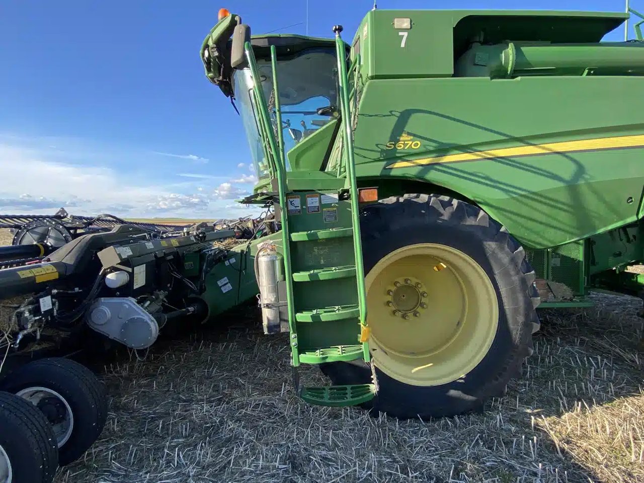 2013 John Deere S670 Batteuse
