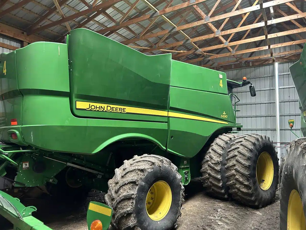 2017 John Deere S690 Batteuse
