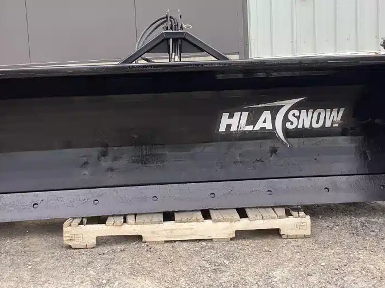 2025 HLA Attachments SB3230WR813 Gratte à neige