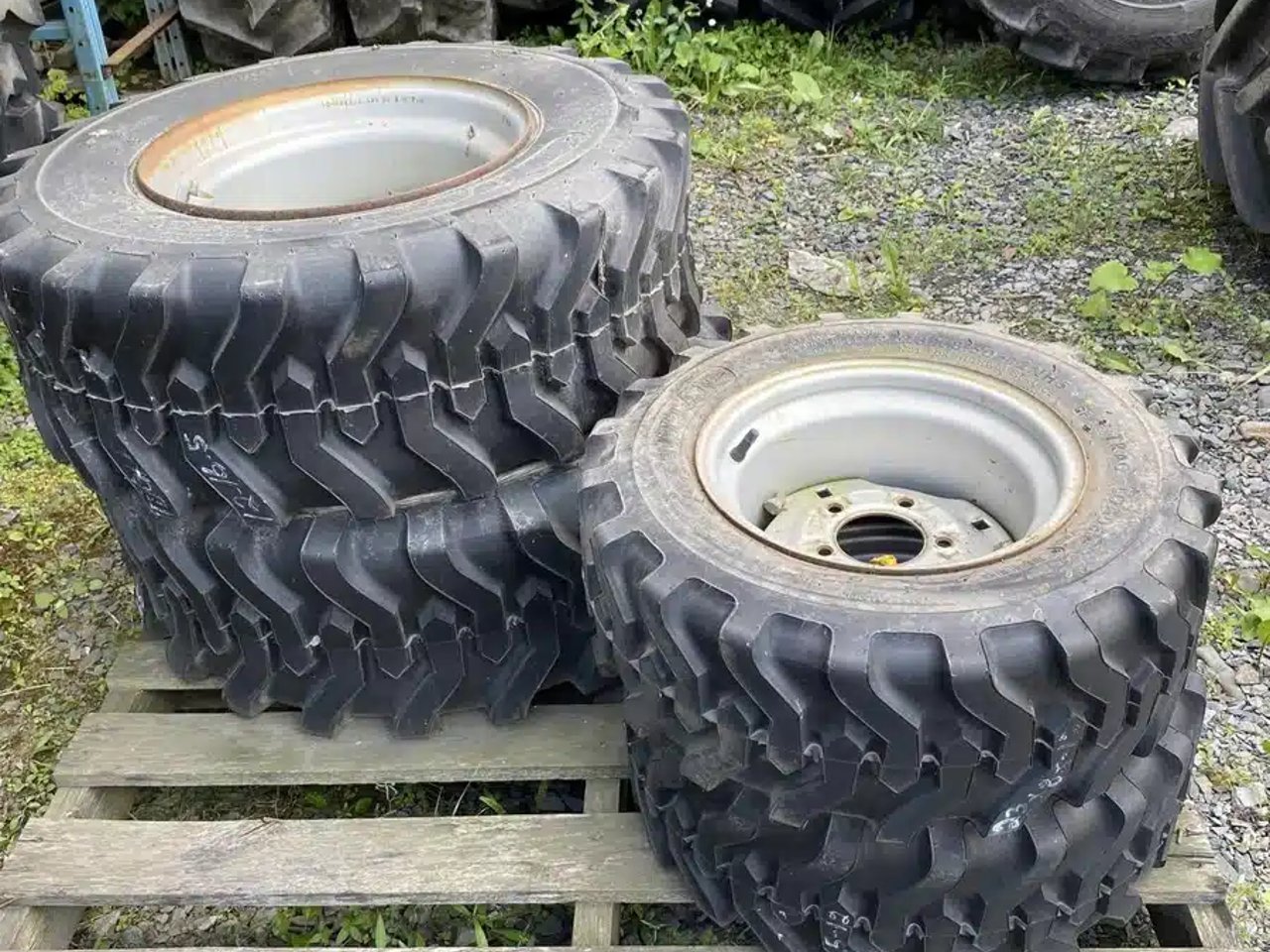 2021 Titan 28/8.50X12 12X16.5 Pneus
