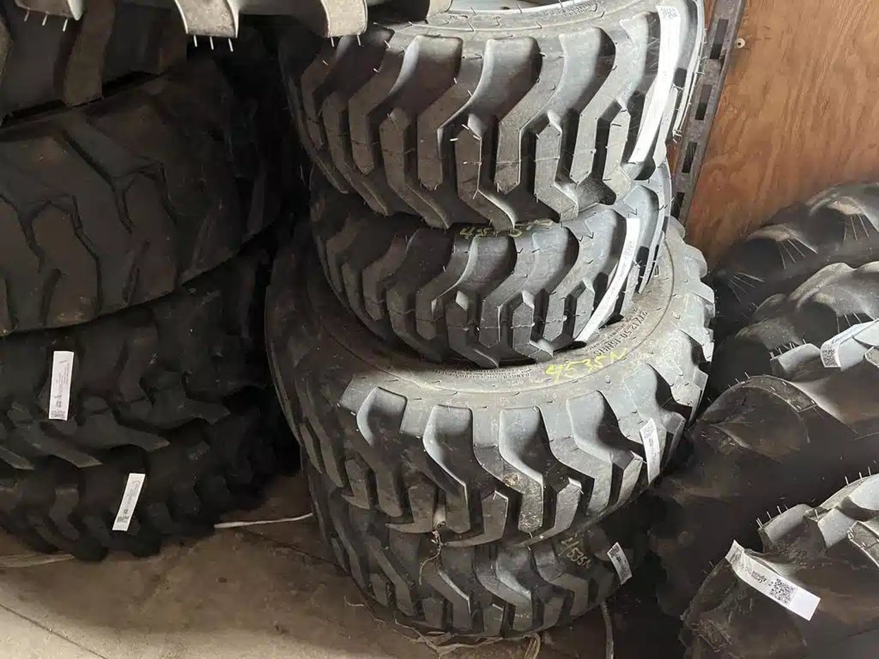 2024 Carlisle 20X8/10 27X12.5/15 Pneus