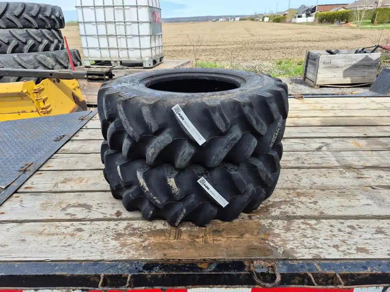 2021 Titan 9.5-16 Pneus