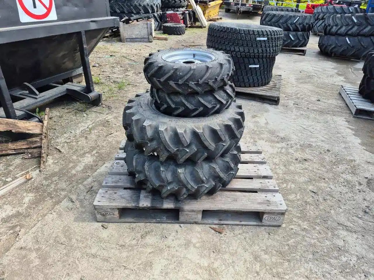 2023 Titan 6-12 9.5-16 Pneus