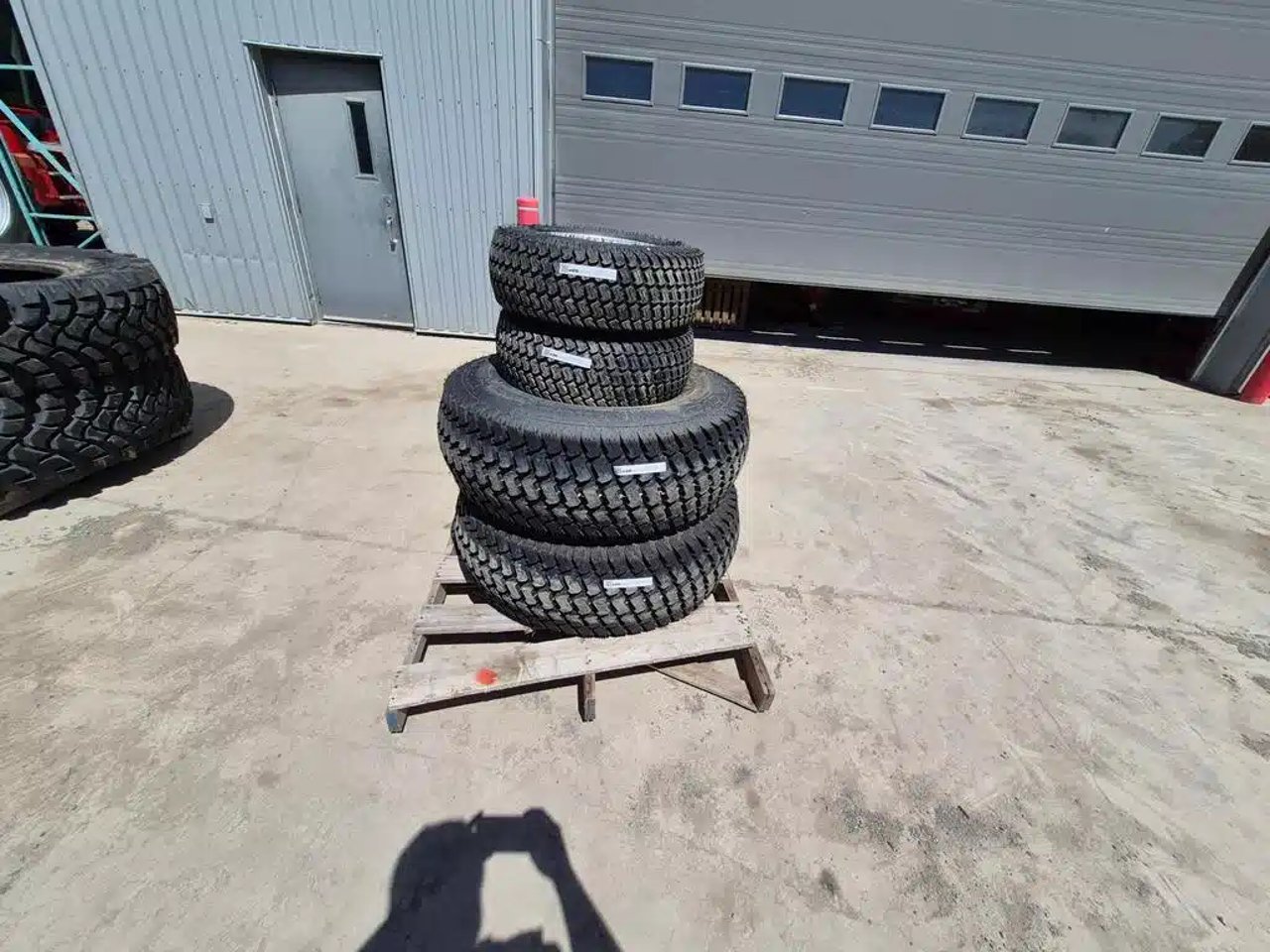 2023 Titan 25X8.50-14 41X14.00-20 Pneus