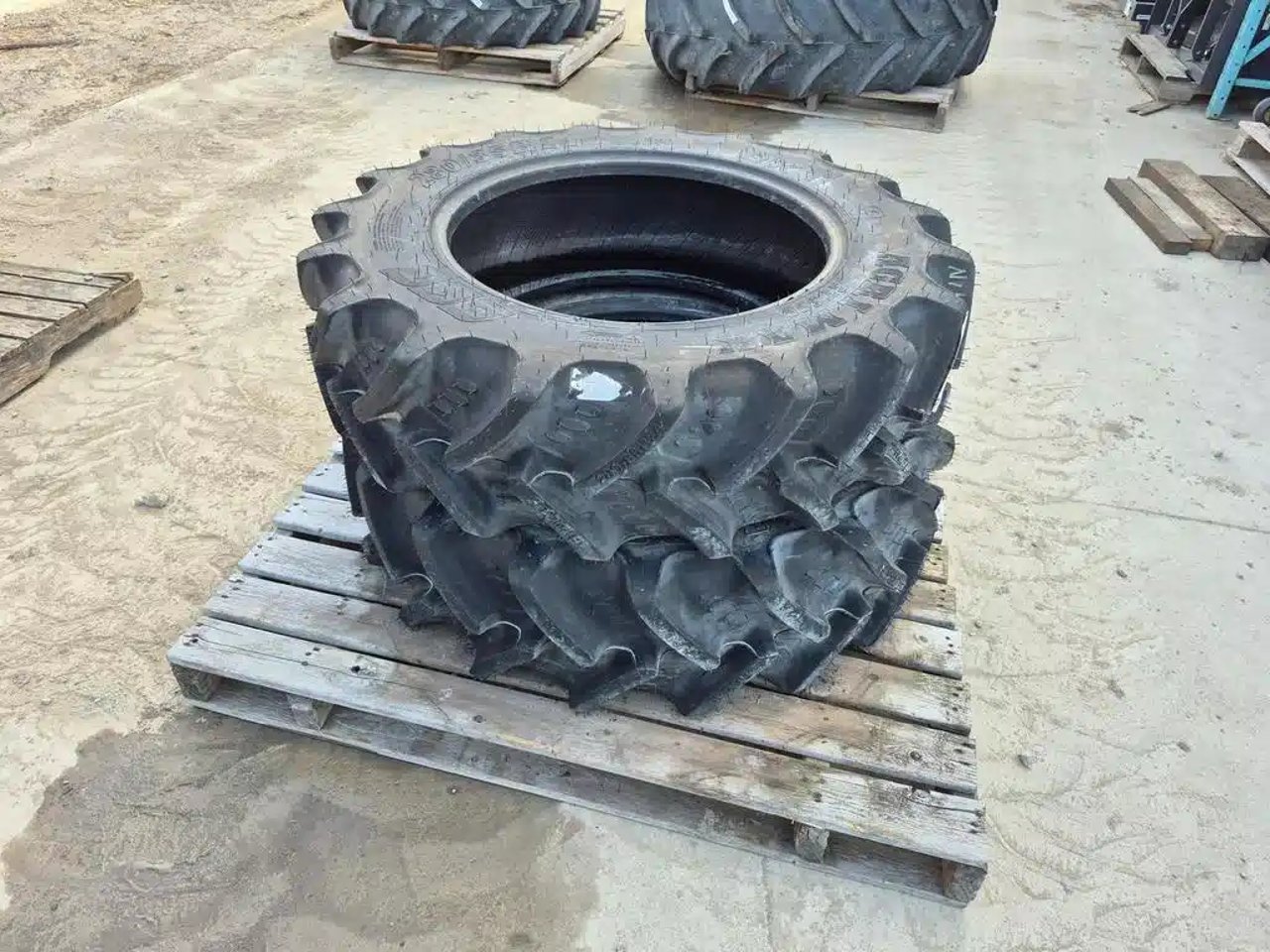 2022 BKT 280/85R24 Pneus