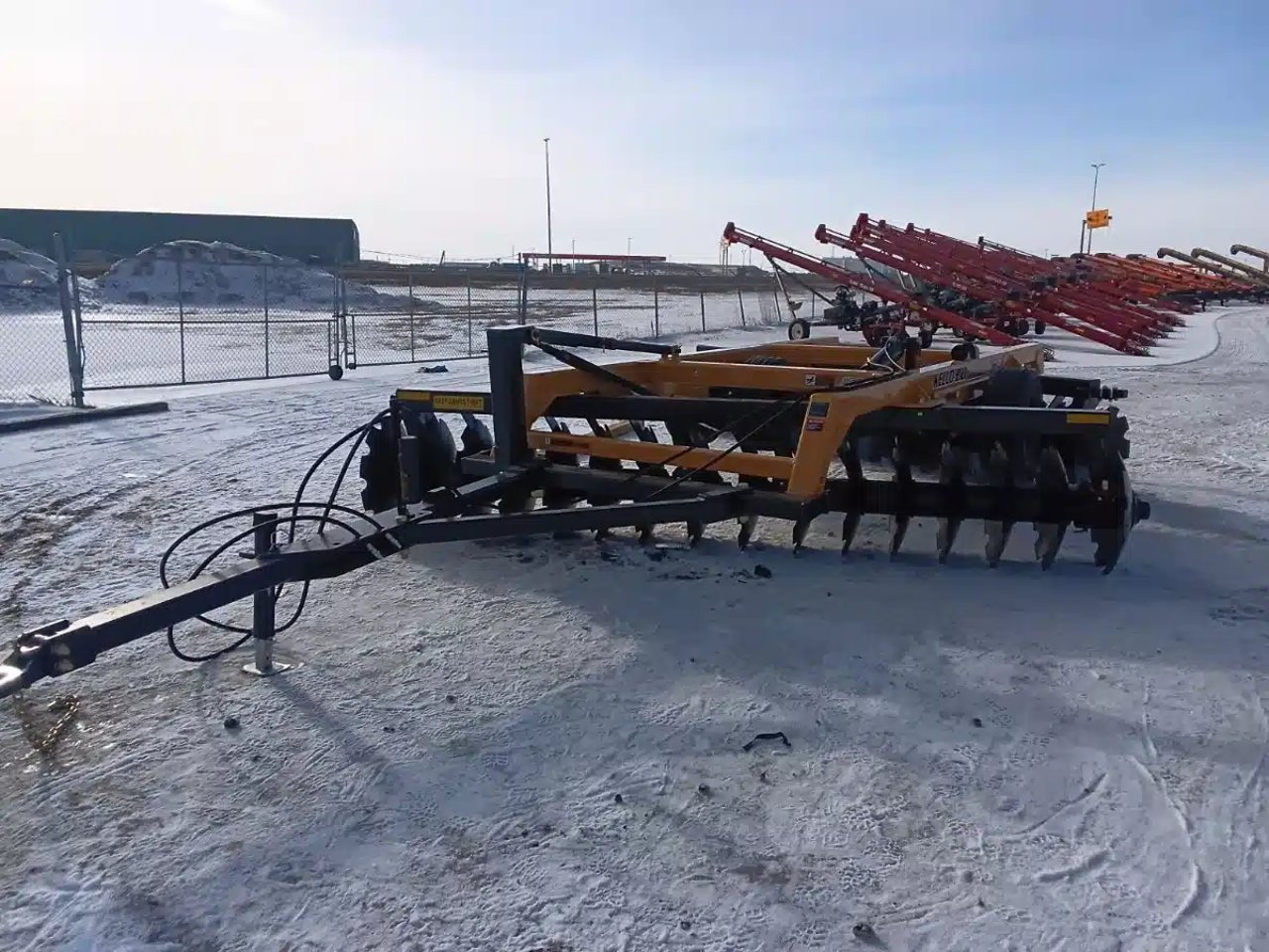 2026 Kubota 325 Disque