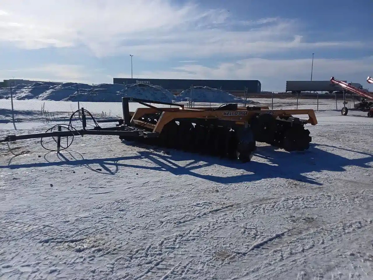 2026 Kubota 325 Disque