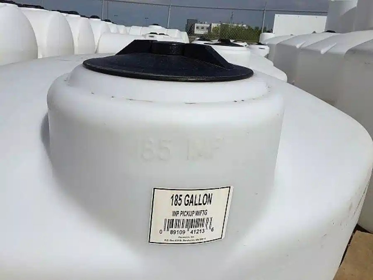 Norwesco 185 imp gal pick-up Réservoir