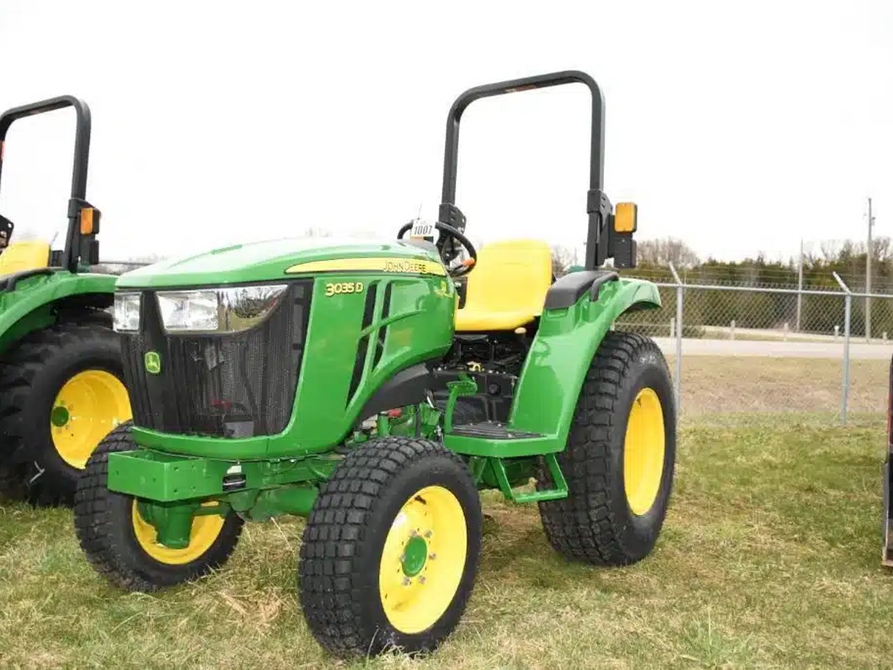 2022 John Deere 3035D Tracteur