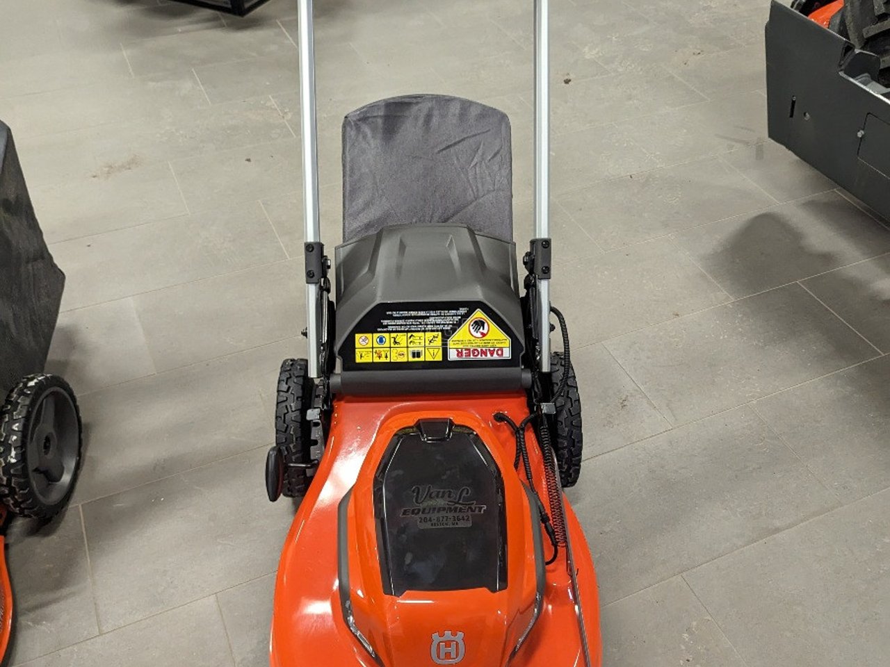 2026 Husqvarna LE322R tondeuse à conducteur marchant