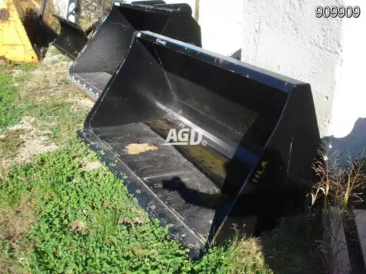 HLA Attachments 70" Godet (bucket)