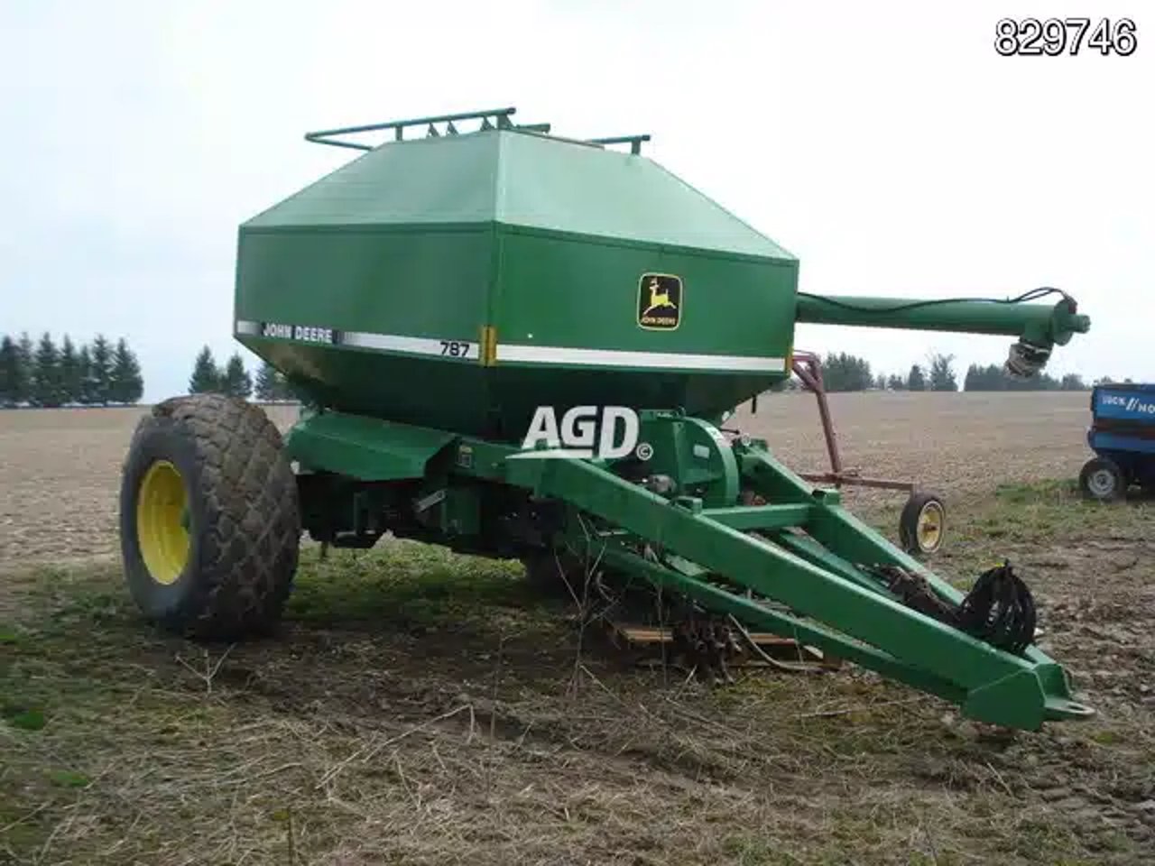 John Deere 787 Remorque pneumatique