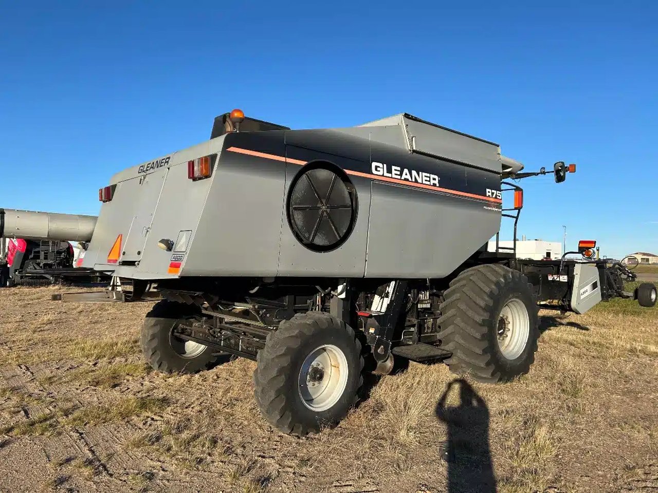 2004 Gleaner R75 Batteuse