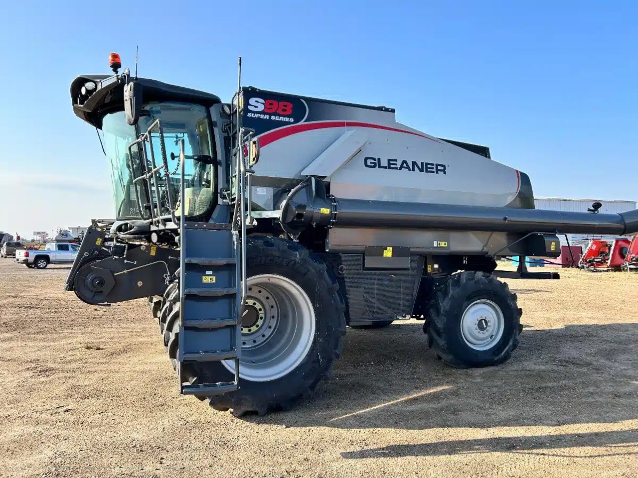2024 Gleaner S98 Batteuse