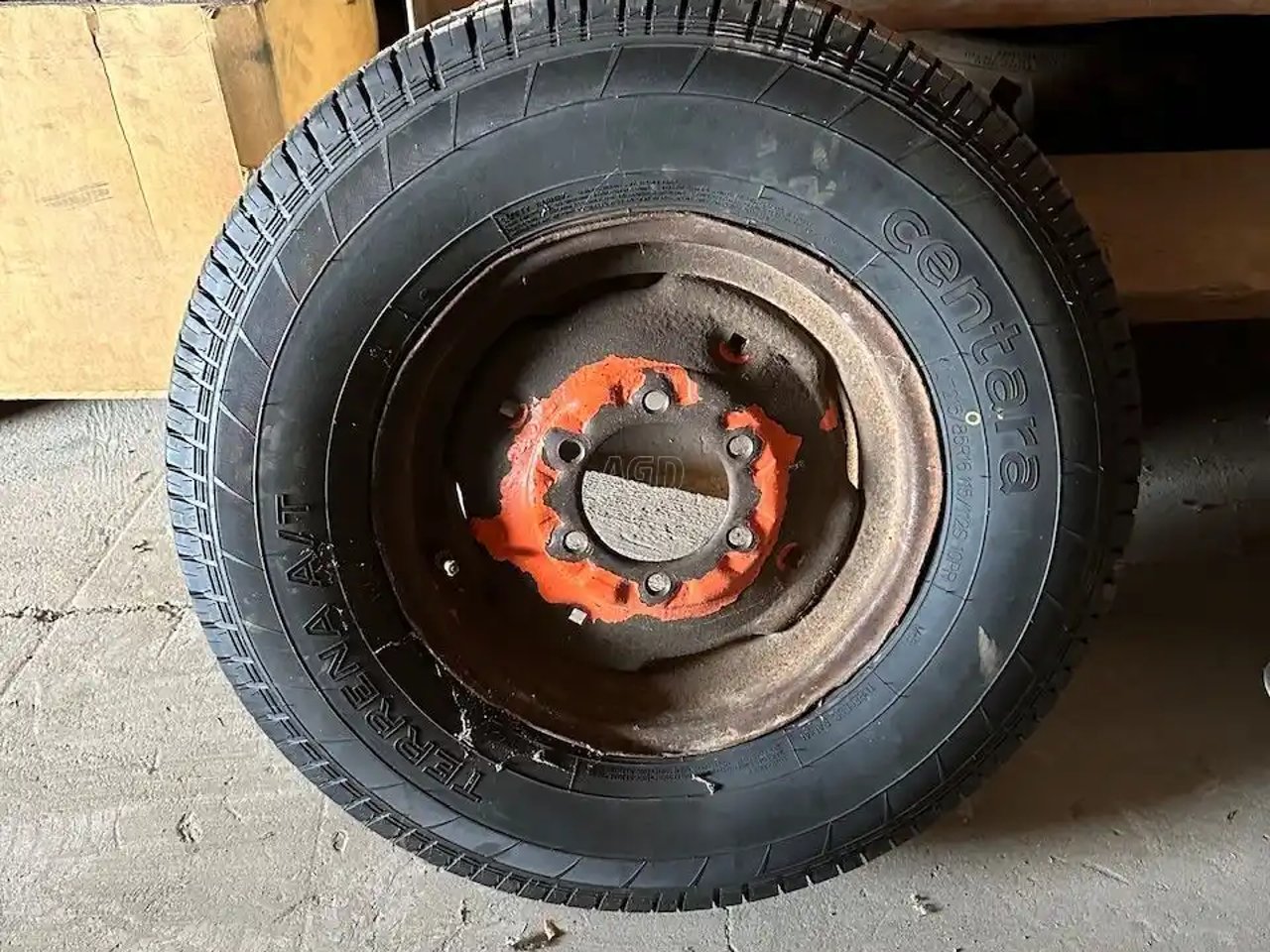 2010 Kubota 16X6 Tire & Rim For Grand L Series Pneus et roues