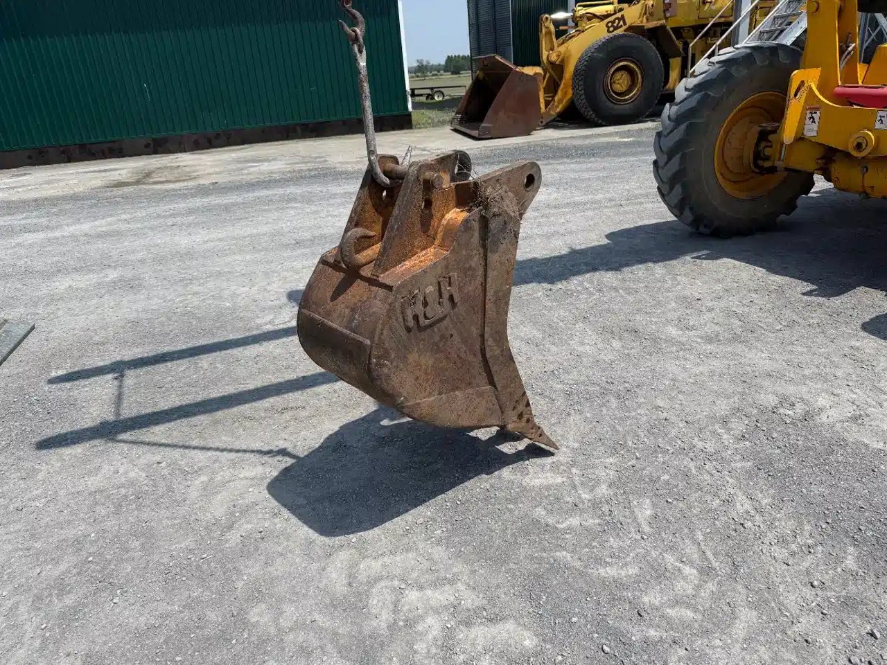 2010 Case 18 Inch Backhoe Bucket Godet (bucket)