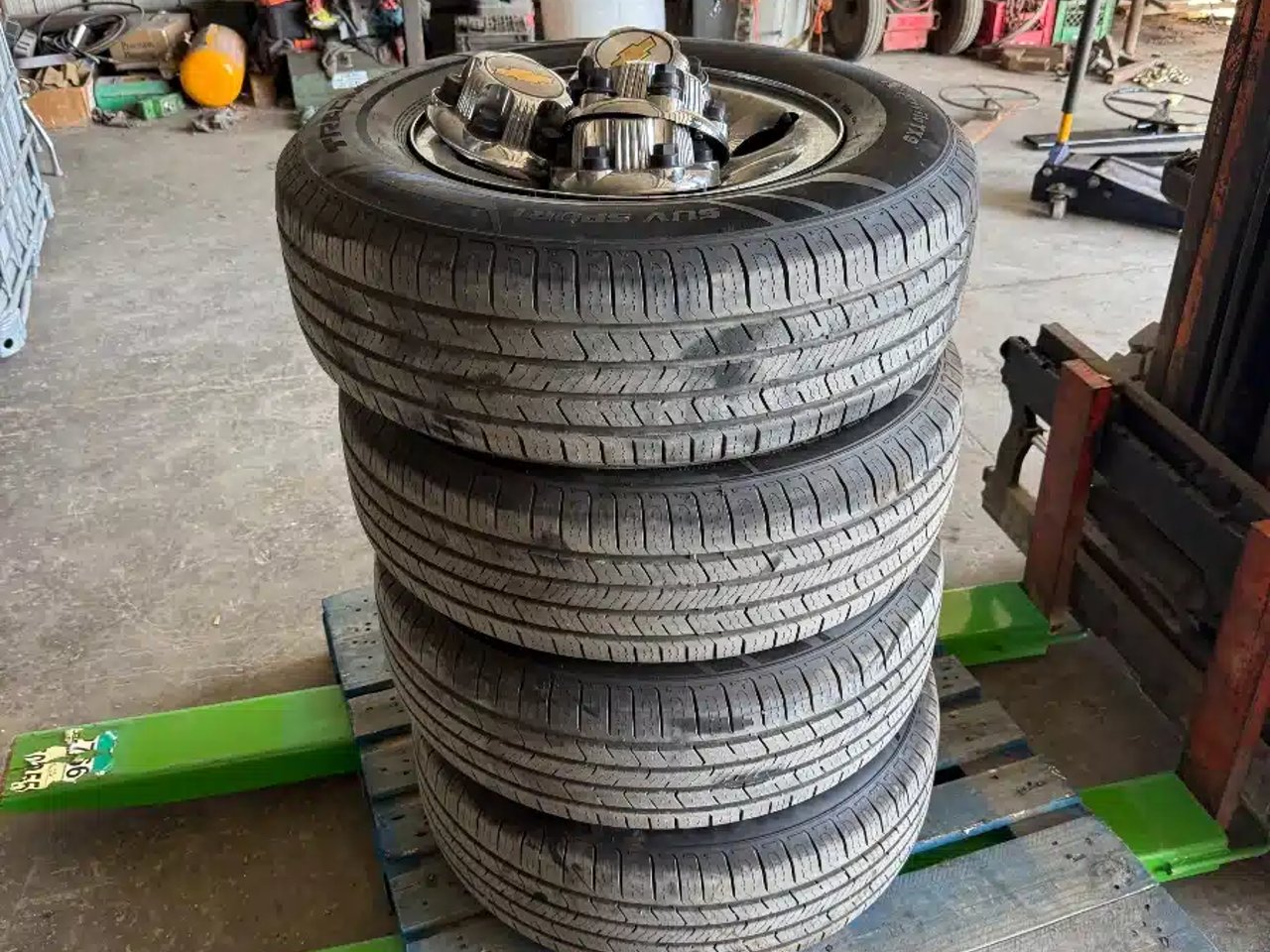 Chevrolet 245/70R17 Rims & Tires 6x139.7 Pneus et roues