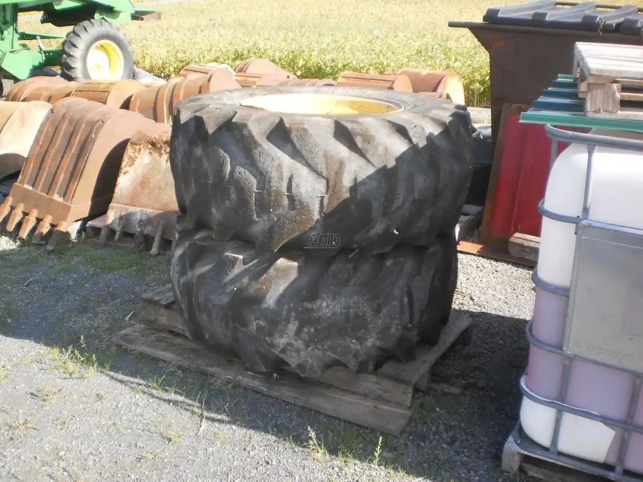 2011 John Deere 19.5LX24 Pneus et roues