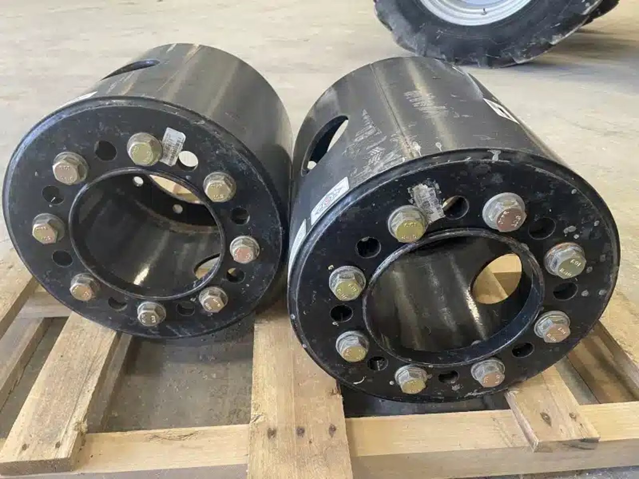 Case IH 16" 10 BOLT Pneus