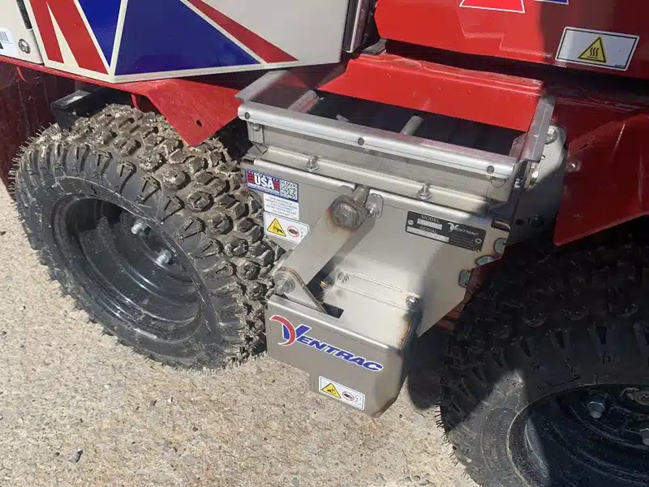 2025 Ventrac NA132 Épandeur de sel et de sable