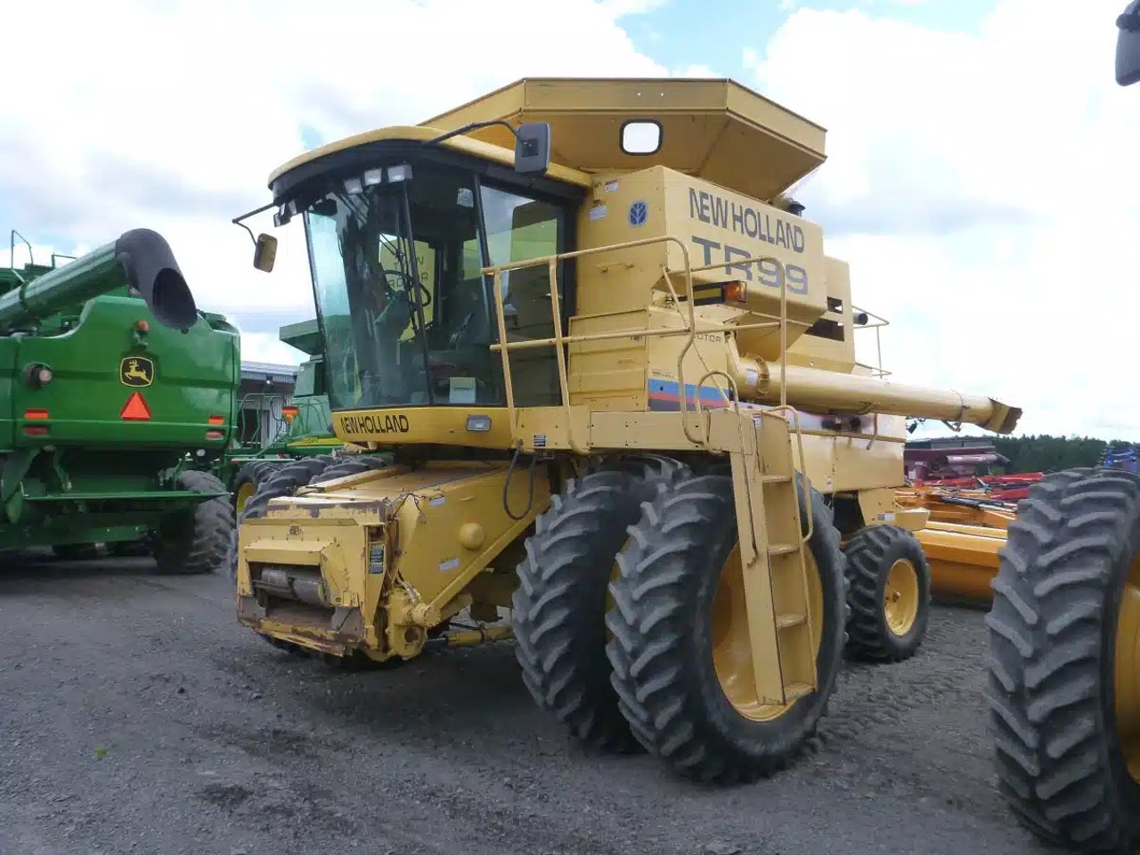 2000 New Holland TR99 Batteuse