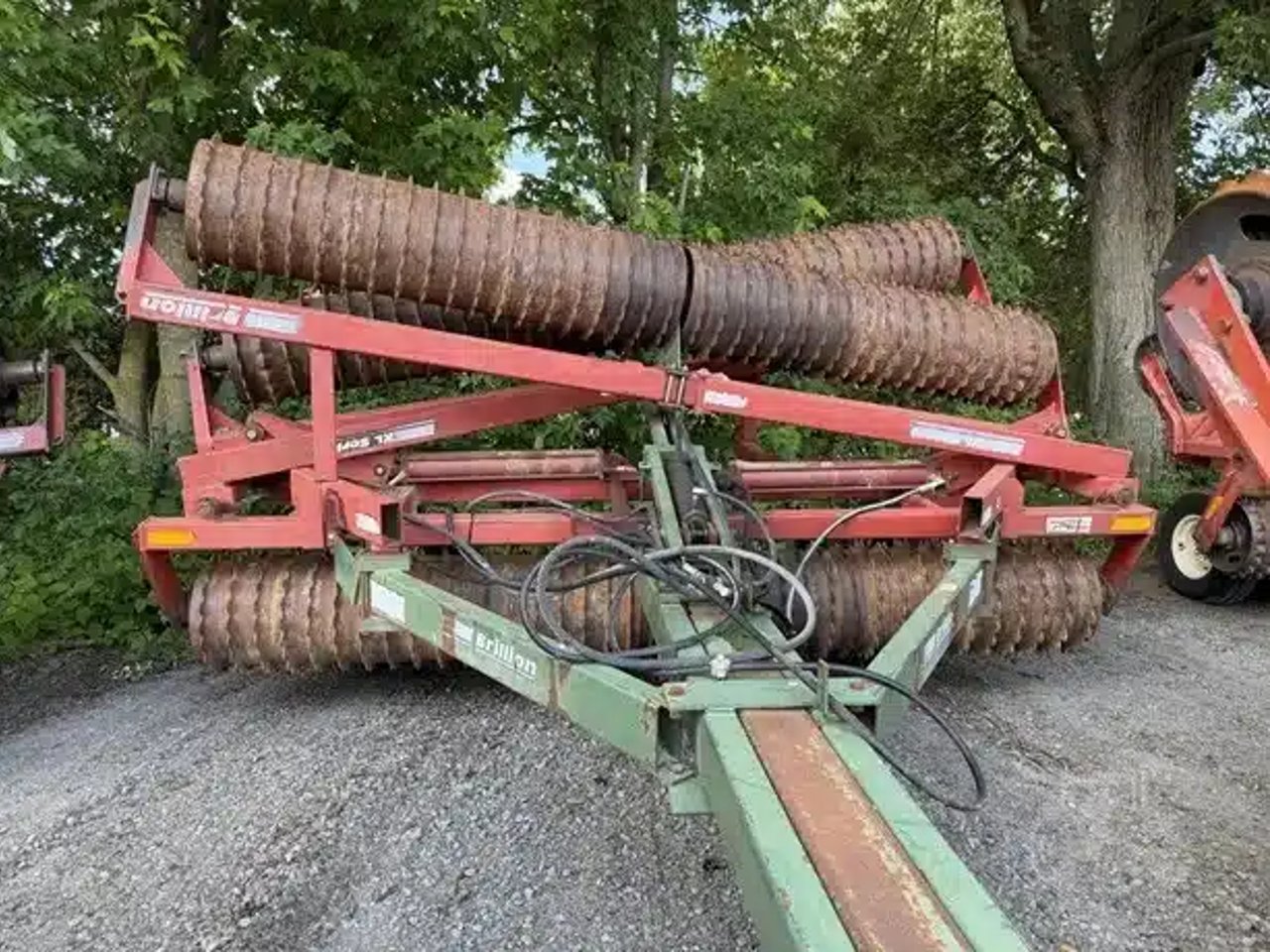 Brillion XL 144 Rouleau émotteur'