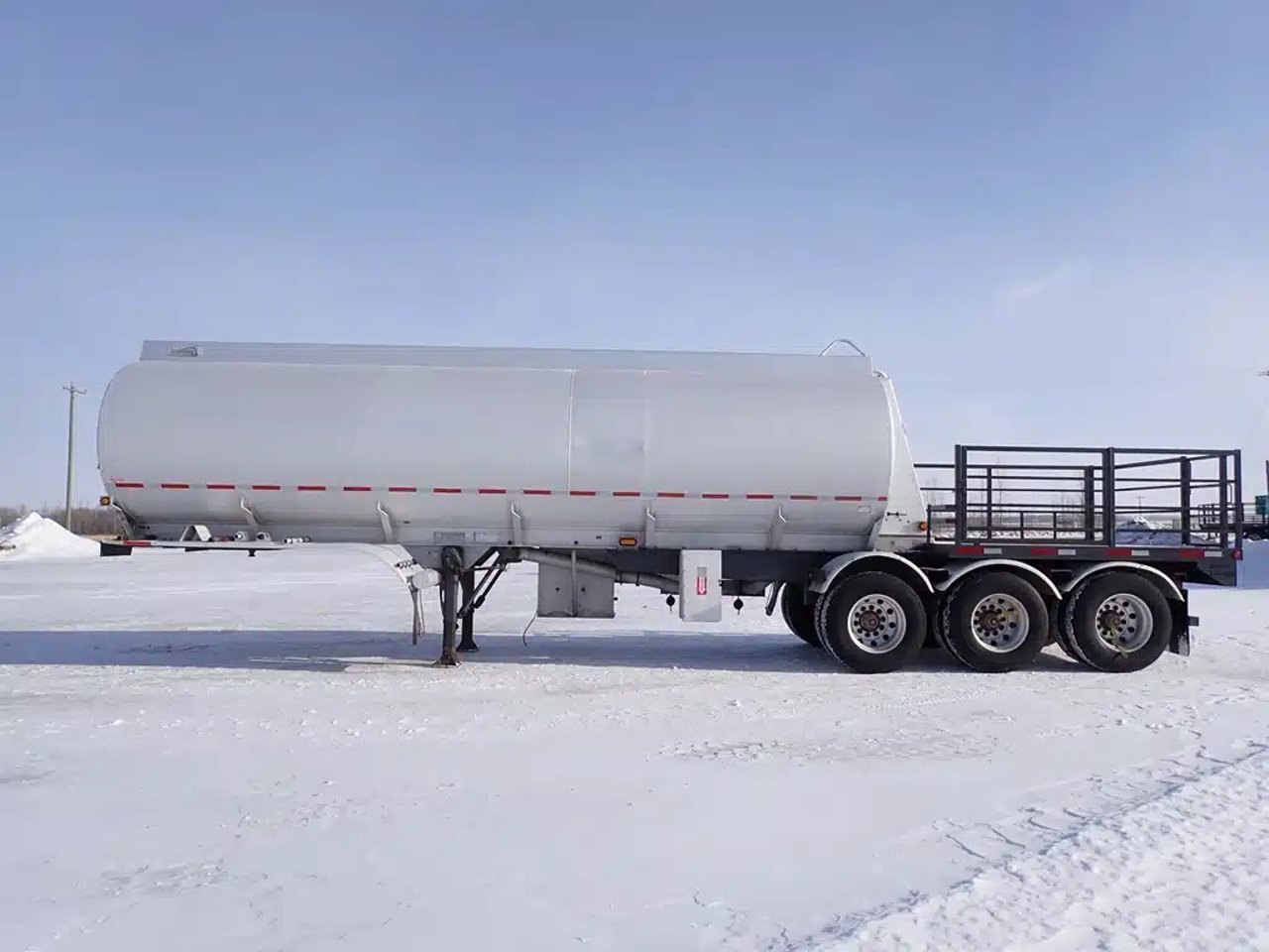 2003 Columbia Tandem Aluminum Tanker Deck remorque - citerne