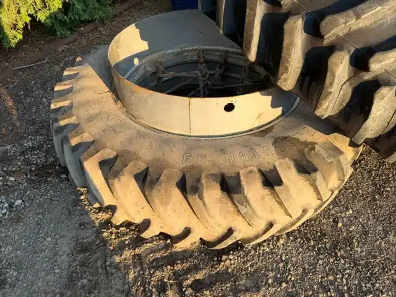 Firestone 18.4x42 Radial T-rail Duals Pneus