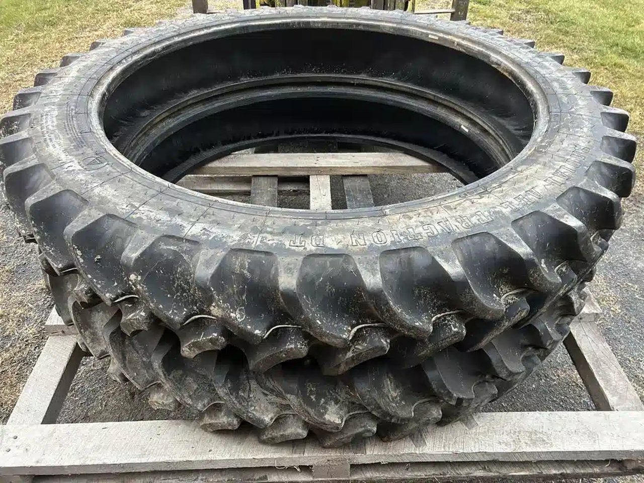 2010 Firestone 320/90R54 Pneus