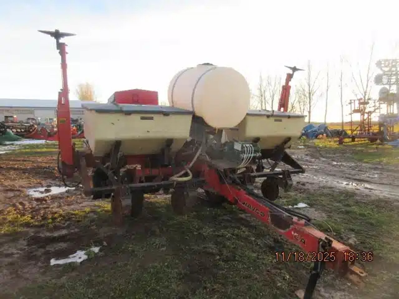 New Idea 900 Planteur